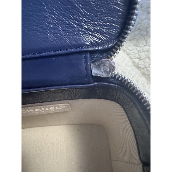 Authenticated Chanel Vanity Wicker Bag – Excellent Condition Rare Navy Blue - Picture 8 of 11